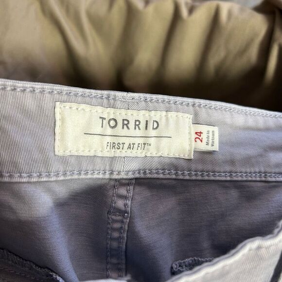 Torrid Grey Size 24 NWT Shorts Button Front - Picture 5 of 6